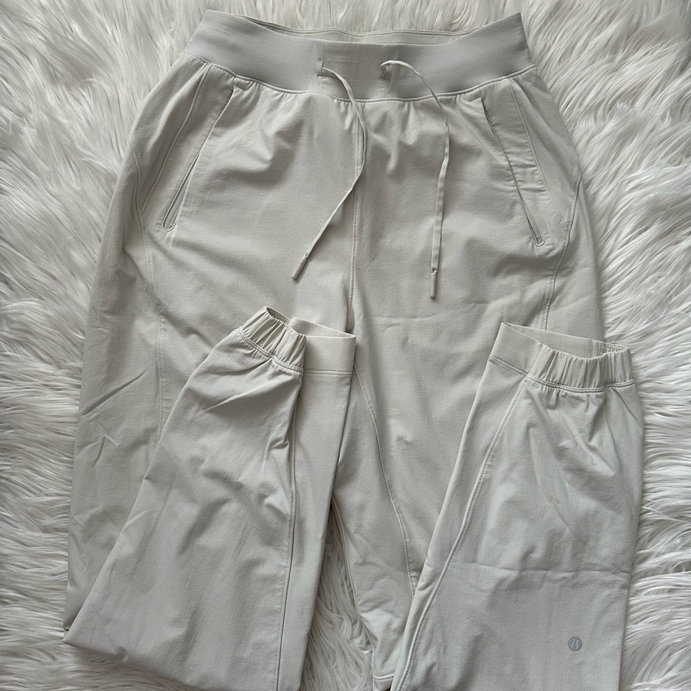 License to train High-Rise Pant